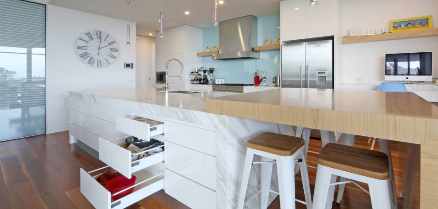 现代风格两居室家庭厨房装修设计图