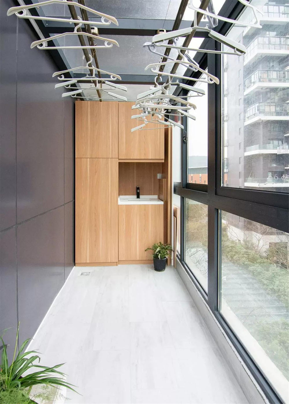 现代二居室阳台组合柜设计效果图