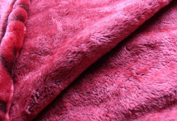 珊瑚绒毛毯和法兰绒毛毯哪个好一些?如何选购毛毯?